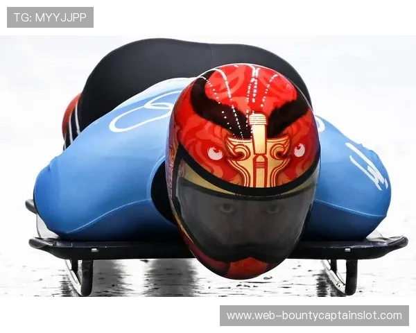 殷正首轮纪录滑行技术分解:身体姿态与路线选择 殷正首轮纪录滑行技术分解:身体姿态与路线选择