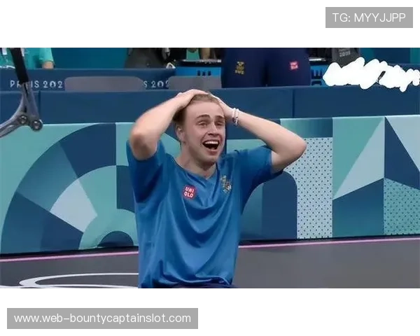 莫雷高德对阵受伤对手主动收敛杀招,展现体育精神 莫雷高德对阵受伤对手主动收敛杀招,展现体育精神