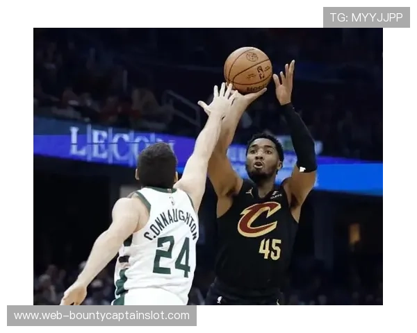 雄鹿篮网对攻战，字母哥缺阵米德尔顿扛旗